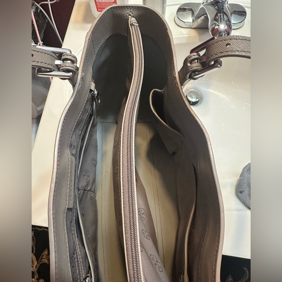 Tory Burch Tote Bag - Picture 12 of 14